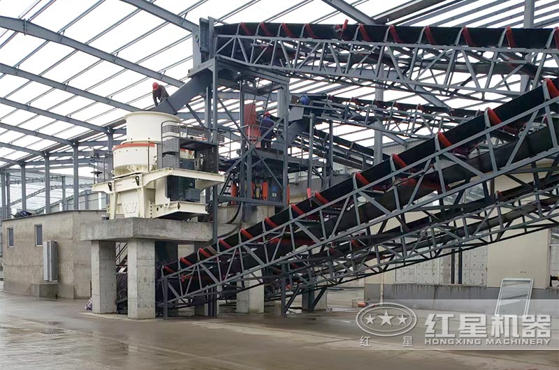 紅星機(jī)器為客戶承建的環(huán)保型制砂生產(chǎn)線現(xiàn)場(chǎng)