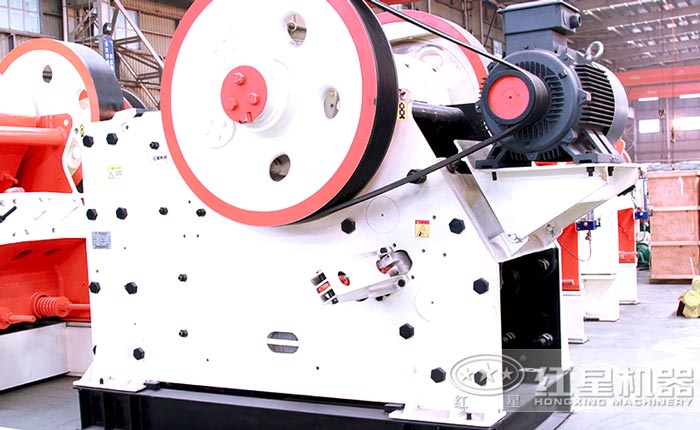 顎式破碎機(jī)近景圖