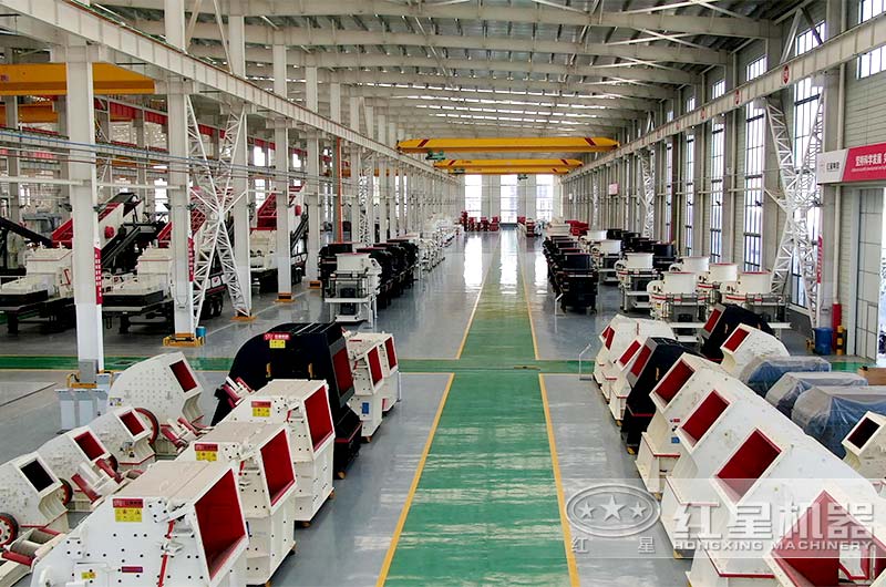 常用破碎機成品待發(fā)貨車間