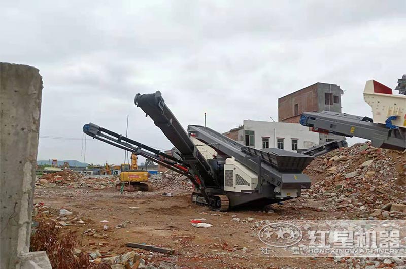 履帶移動式破碎機現場