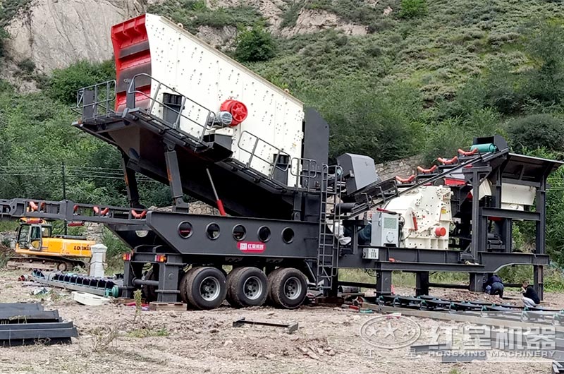 紅星機器設計生產的移動CI反擊式碎石機