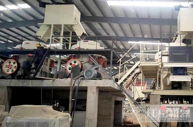 大型多缸液壓圓錐破碎機現場