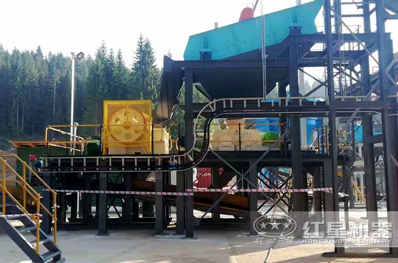 干煤塊用顎式破碎機處理環(huán)保現(xiàn)場