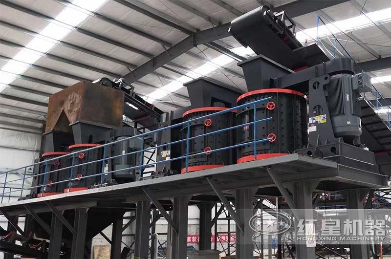 4臺復合破巖石粉碎機現場