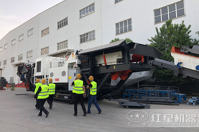 客戶來廠考察大型移動水泥破碎機設備 客戶來廠考察大型移動水泥破碎機設備