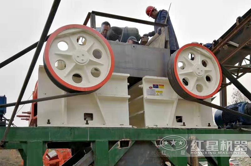 PEX-150x750鄂式破碎機現(xiàn)場