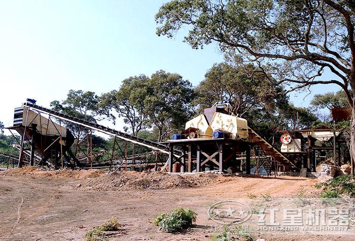 反擊式破碎機現場安裝中