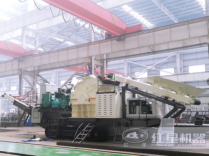 履帶移動破碎機(jī)搭載細(xì)碎機(jī)