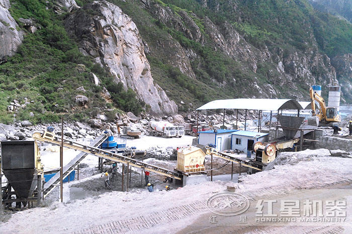 山東用戶石灰石打砂生產現場 山東用戶石灰石打砂生產現場