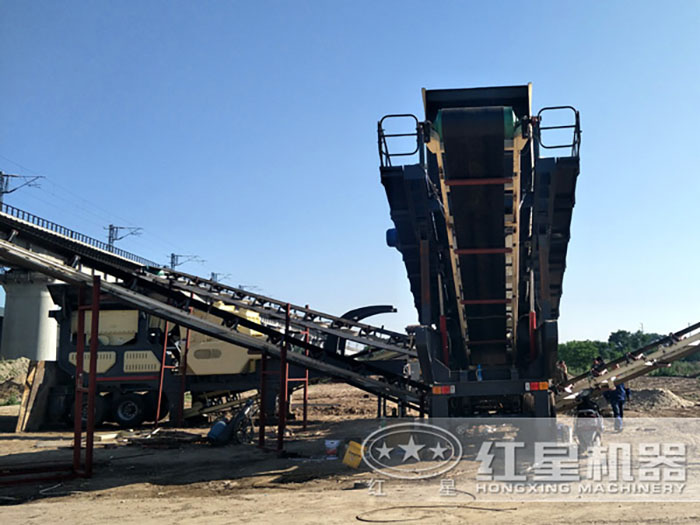 履帶式建筑垃圾移動破碎站現場安裝中 履帶式建筑垃圾移動破碎站現場安裝中