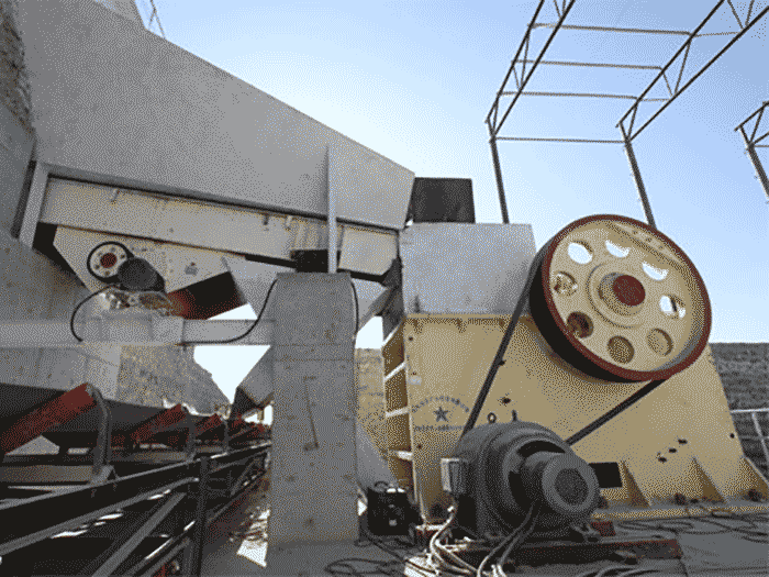 顎式破碎機(jī)生產(chǎn)線現(xiàn)場(chǎng) 顎式破碎機(jī)生產(chǎn)線現(xiàn)場(chǎng)