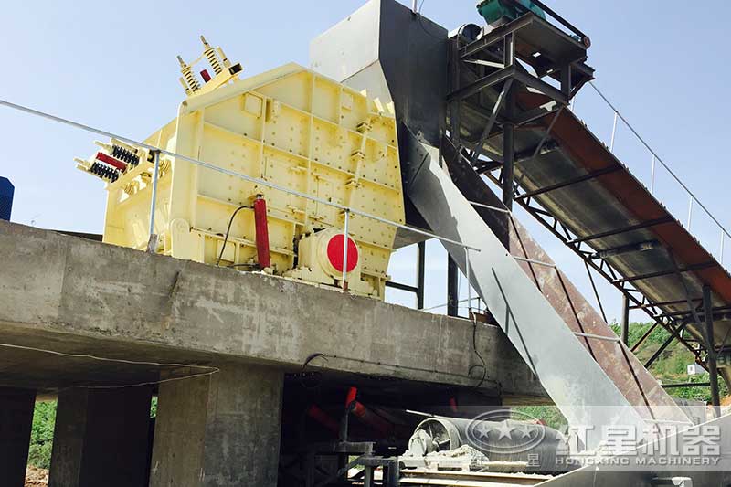 反擊式粉碎機安裝現場