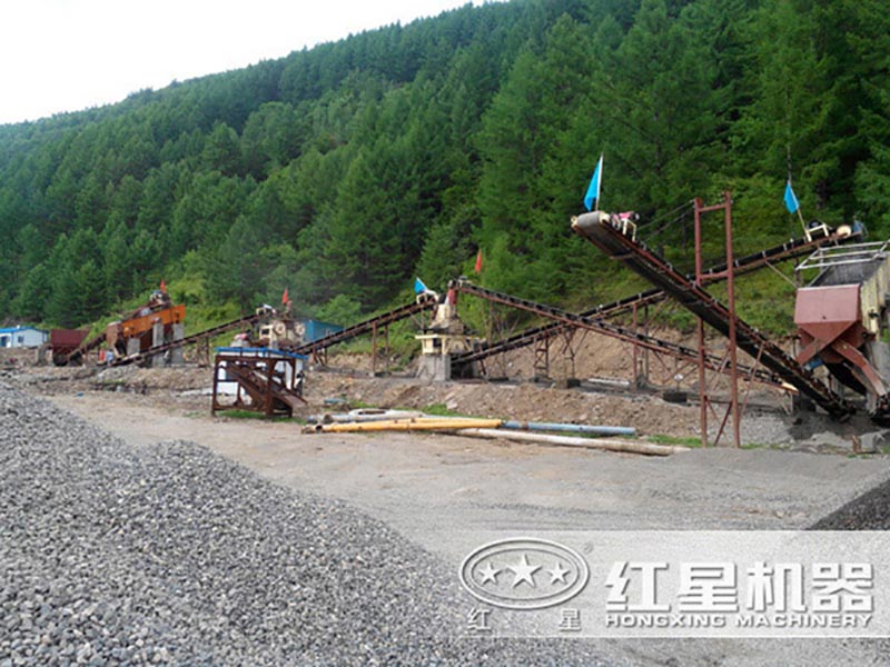 顎式粉碎機(jī)生產(chǎn)線現(xiàn)場(chǎng) 顎式粉碎機(jī)生產(chǎn)線現(xiàn)場(chǎng)