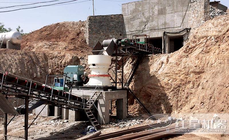 圓錐式粉碎機(jī)生產(chǎn)線現(xiàn)場(chǎng) 圓錐式粉碎機(jī)生產(chǎn)線現(xiàn)場(chǎng)