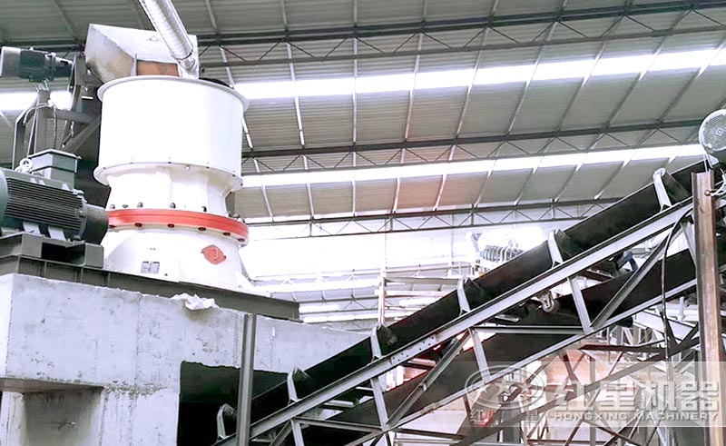 圓錐式大型石子粉碎機安裝現(xiàn)場