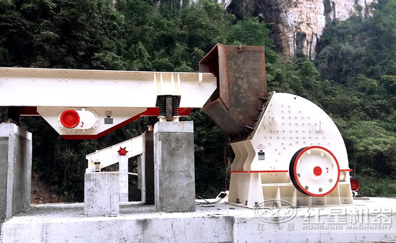 錘式石頭破碎機安裝現場