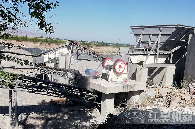 小型石子破碎現(xiàn)場