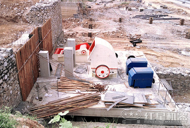 新鄉客戶錘式破碎機作業現場