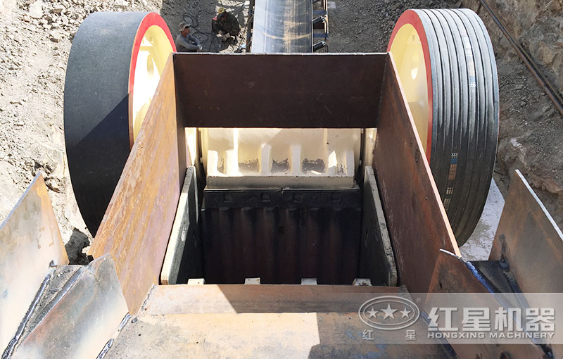 75鄂破機進料口