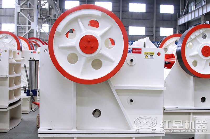 顎式破碎機(jī)廠家現(xiàn)貨圖 顎式破碎機(jī)廠家現(xiàn)貨圖