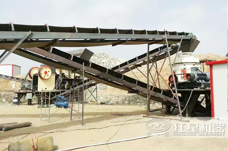 公路碎石生產(chǎn)線現(xiàn)場(chǎng) 公路碎石生產(chǎn)線現(xiàn)場(chǎng)