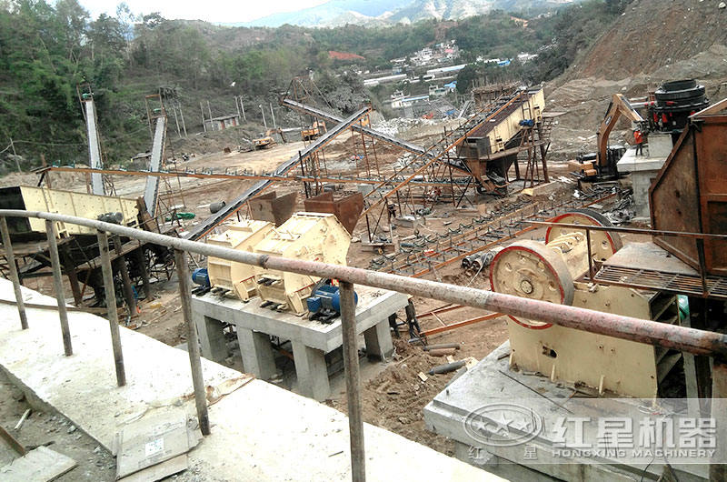 公路碎石生產(chǎn)線生產(chǎn)現(xiàn)場(chǎng) 公路碎石生產(chǎn)線生產(chǎn)現(xiàn)場(chǎng)