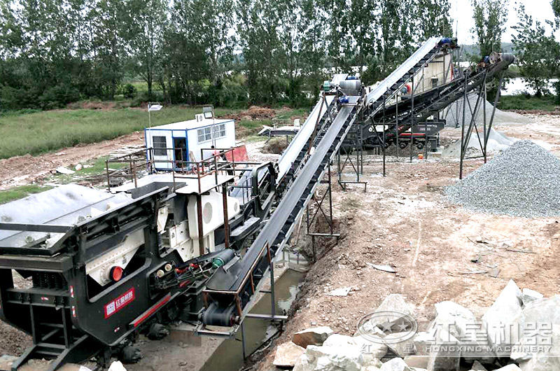 移動(dòng)式破碎機(jī)現(xiàn)場實(shí)拍