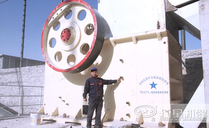 顎式破碎機安裝調(diào)試客戶現(xiàn)場
