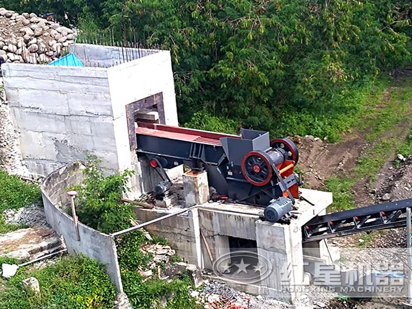 礦山機械顎式破石機現場圖 礦山機械顎式破石機現場圖