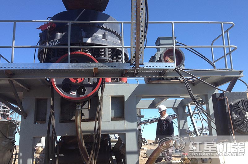 液壓圓錐式破碎機安裝現場