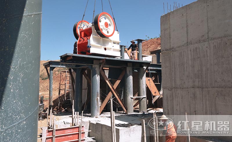 時產80噸小型砂石廠設備安裝中