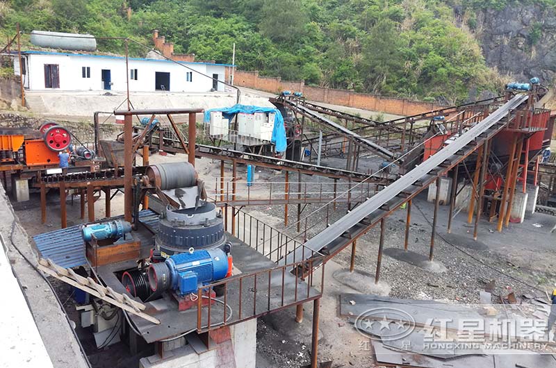 石子生產(chǎn)線現(xiàn)場 石子生產(chǎn)線現(xiàn)場