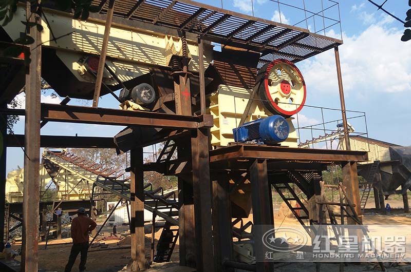 顎破粉碎機(jī)生產(chǎn)現(xiàn)場