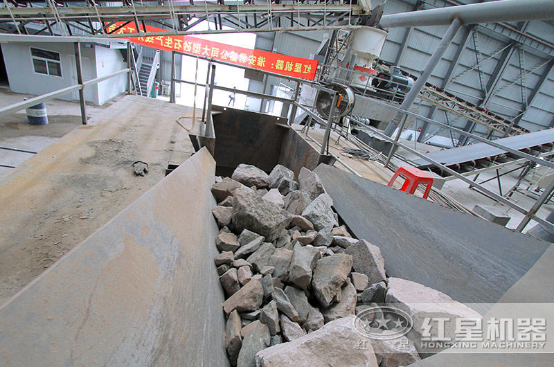 鋼渣破碎加工生產(chǎn)現(xiàn)場(chǎng)