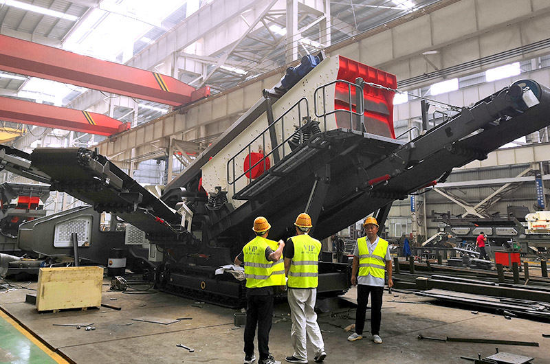 客戶(hù)來(lái)廠參觀考察移動(dòng)振動(dòng)篩沙機(jī)