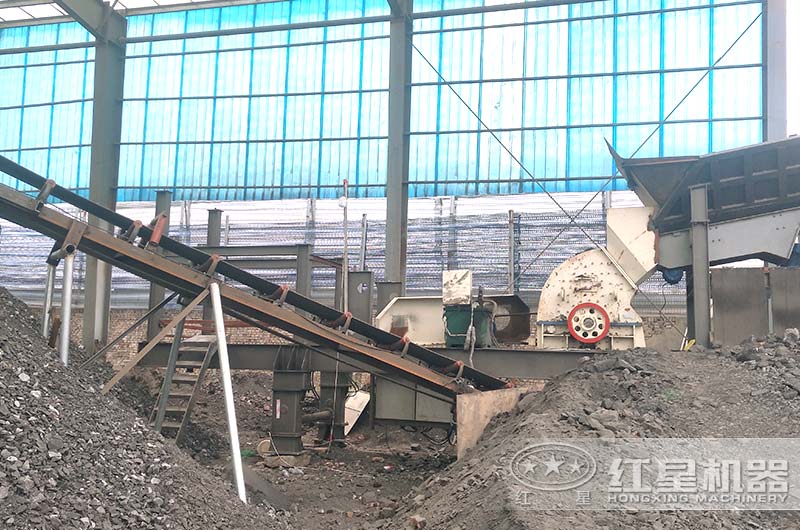 錘式破碎機生產現(xiàn)場 錘式破碎機生產現(xiàn)場