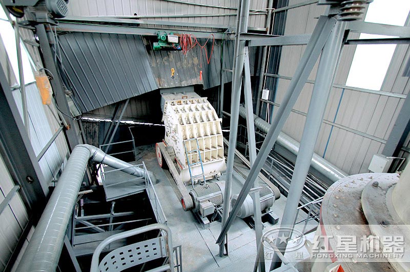 箱式破碎機(jī)現(xiàn)場(chǎng)生產(chǎn)中 箱式破碎機(jī)現(xiàn)場(chǎng)生產(chǎn)中