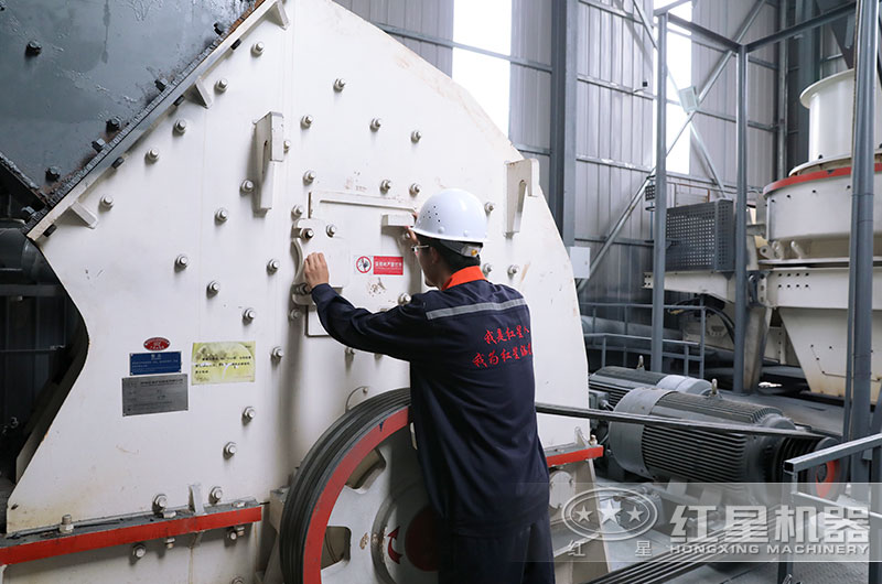 紅星技術(shù)人員到現(xiàn)場(chǎng)安裝維護(hù) 紅星技術(shù)人員到現(xiàn)場(chǎng)安裝維護(hù)