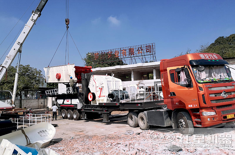 紅星移動破碎混凝土設備發貨抵達客戶現場
