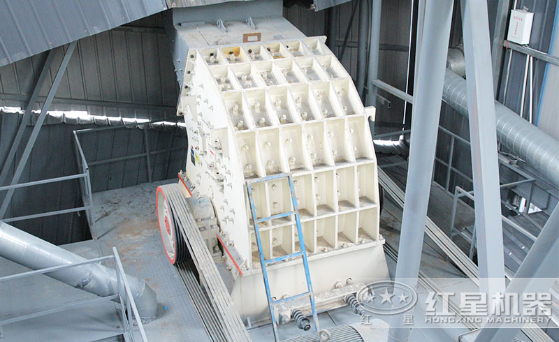 錘式破碎機現(xiàn)場