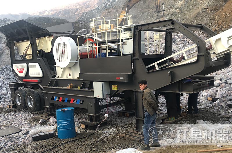 移動式破碎機現(xiàn)場實拍 移動式破碎機現(xiàn)場實拍