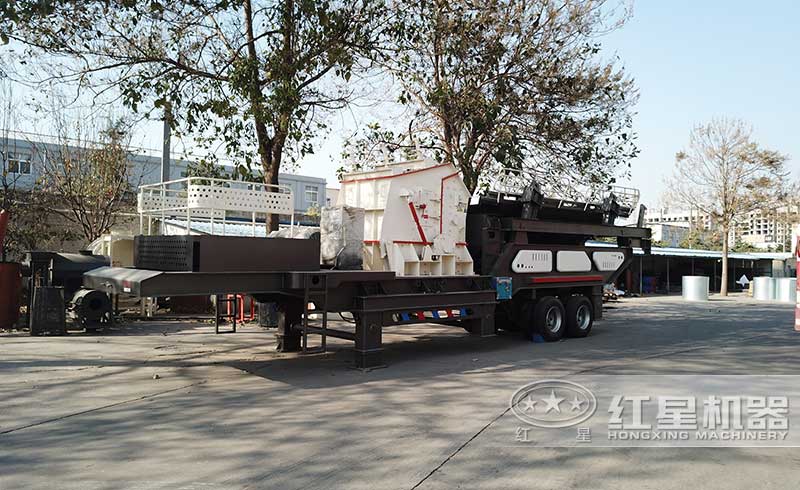 小型移動(dòng)反擊式碎石機(jī)