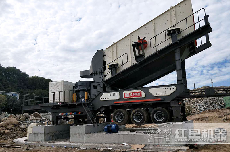 圓錐破輪胎移動(dòng)破碎機(jī)現(xiàn)場(chǎng)