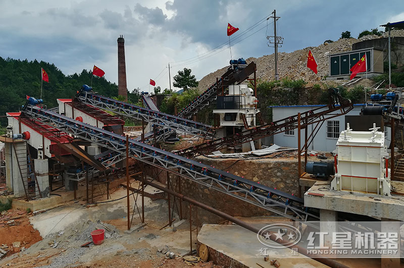 石灰石碎石加工客戶現(xiàn)場實(shí)拍 石灰石碎石加工客戶現(xiàn)場實(shí)拍