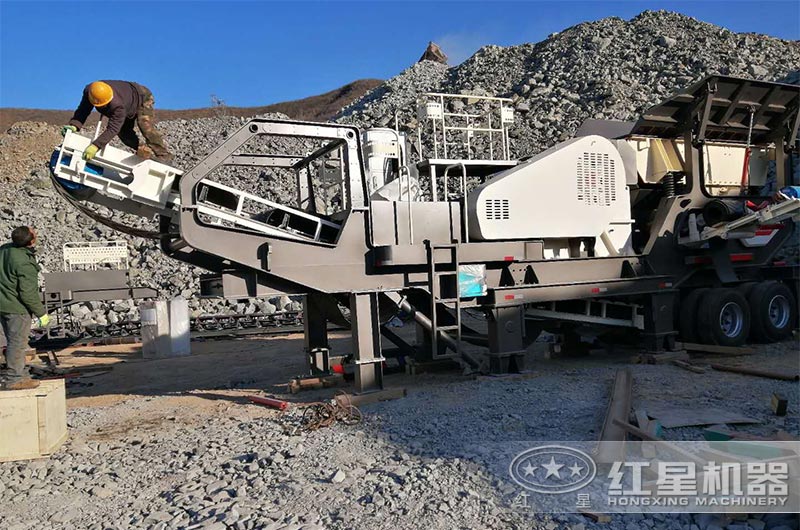 移動鄂式破碎機現(xiàn)場實拍 移動鄂式破碎機現(xiàn)場實拍