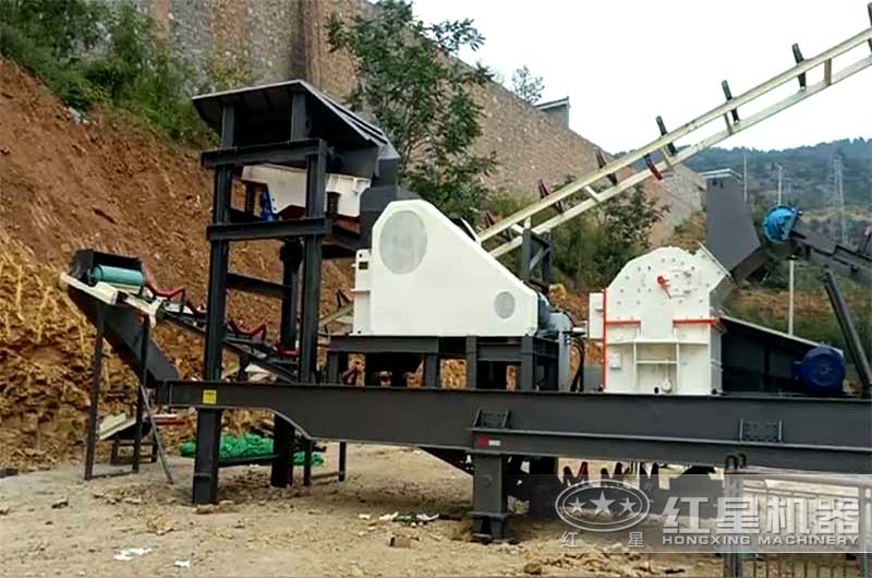 四合一移動(dòng)式粉碎機(jī)現(xiàn)場(chǎng) 四合一移動(dòng)式粉碎機(jī)現(xiàn)場(chǎng)