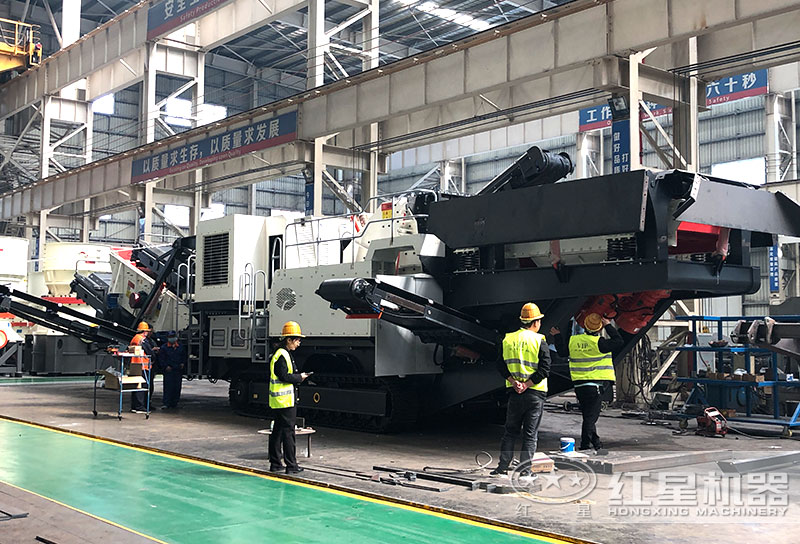 客戶參觀移動風化石制砂機設備