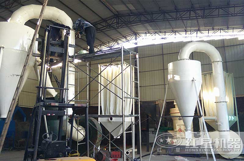 雷蒙磨粉機(jī)現(xiàn)場(chǎng)