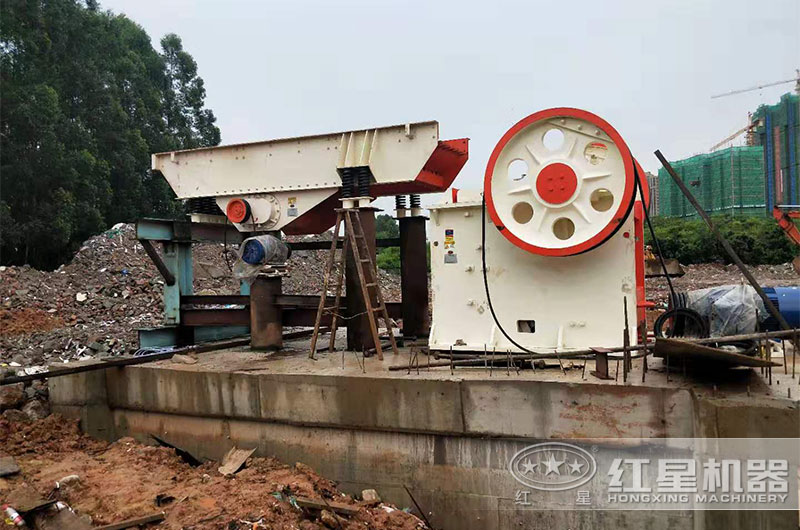 小型固定式破碎機處理建筑垃圾現場 小型固定式破碎機處理建筑垃圾現場