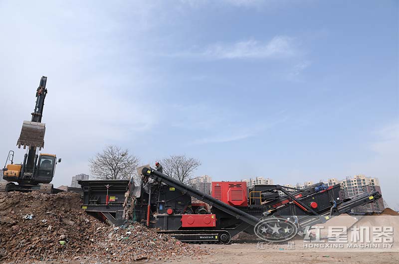 履帶柴油式移動(dòng)破碎篩分一體機(jī) 履帶柴油式移動(dòng)破碎篩分一體機(jī)